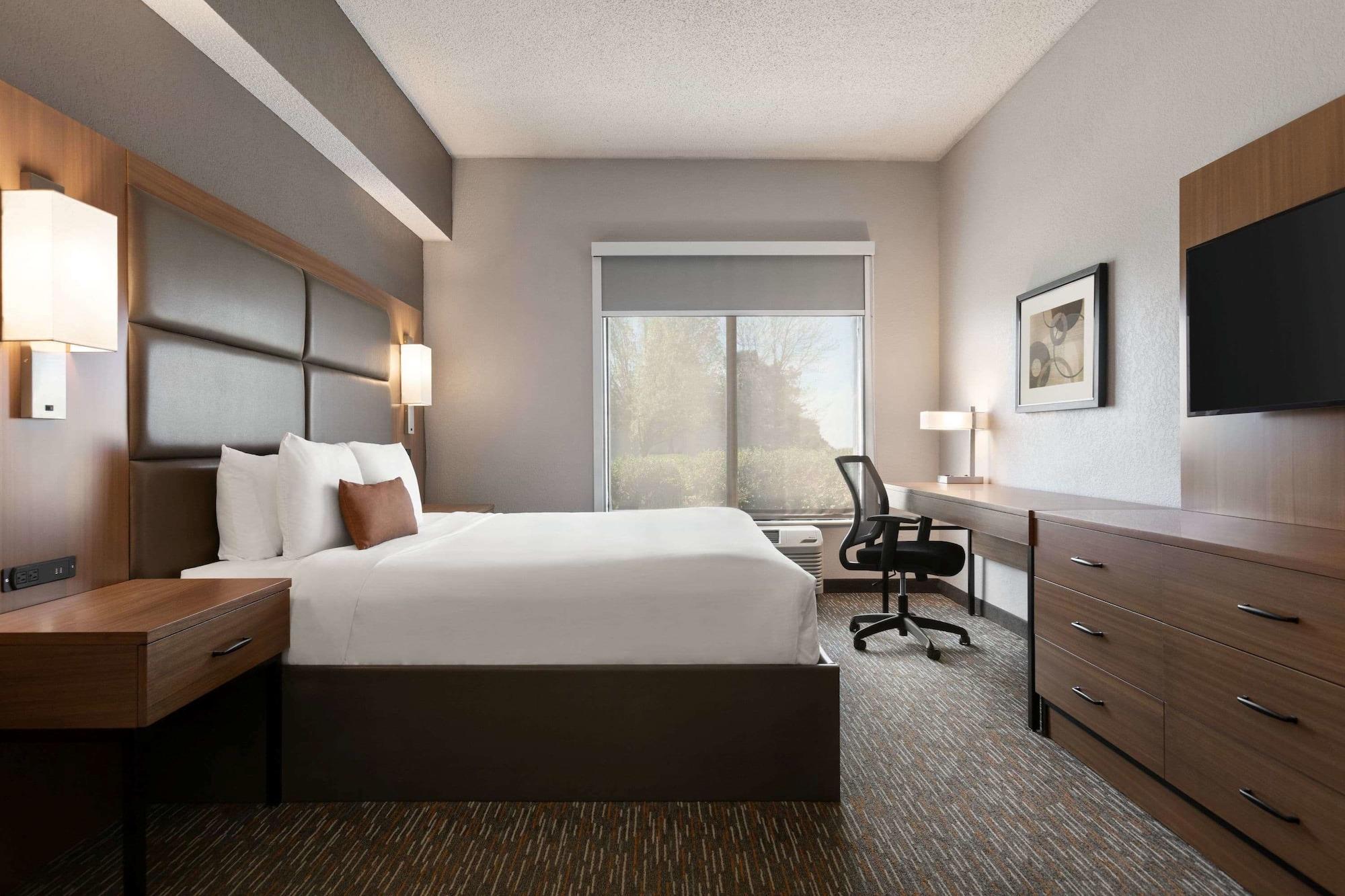 Wingate By Wyndham Cincinnati Blue Ash Exterior foto