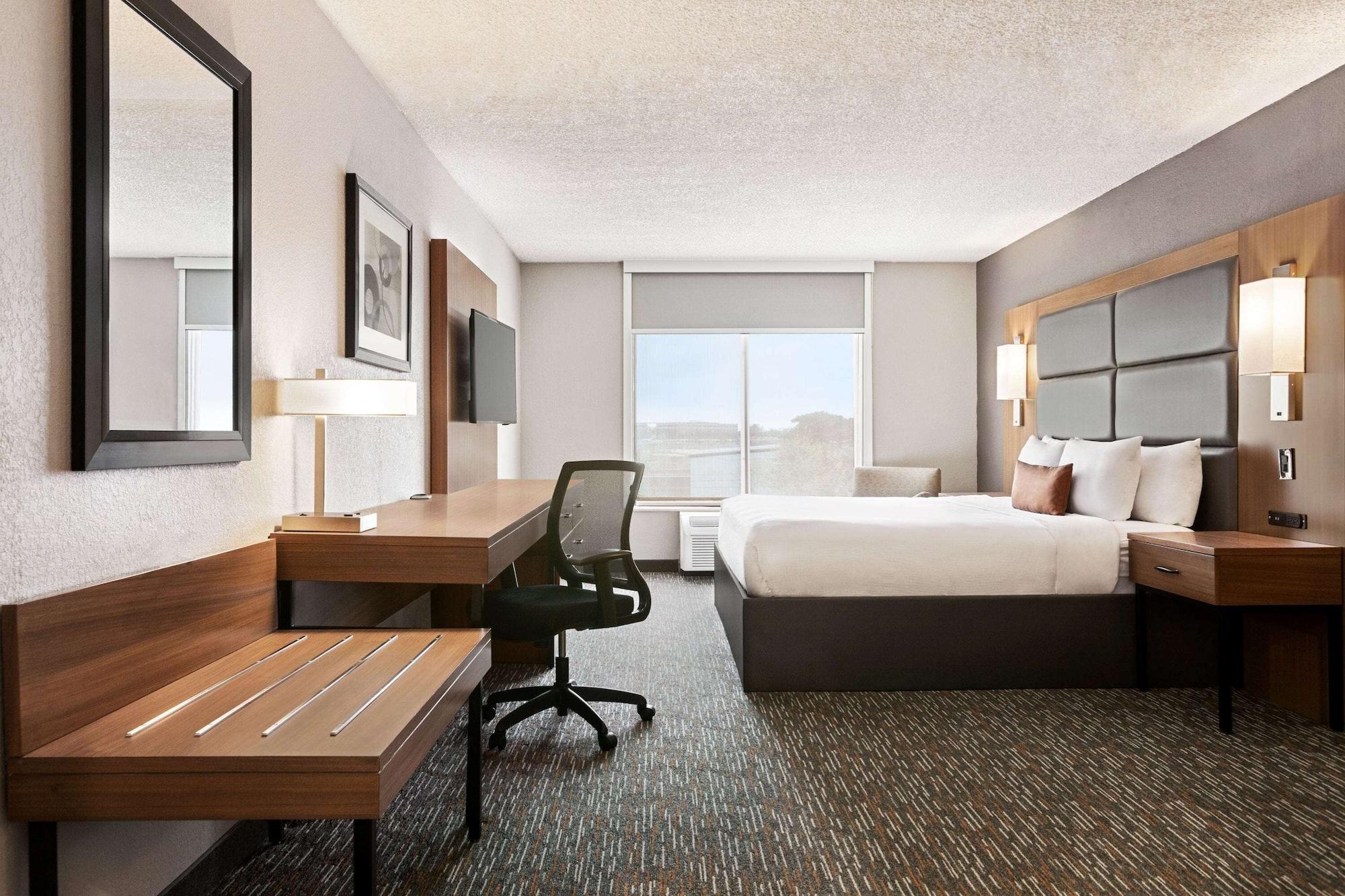 Wingate By Wyndham Cincinnati Blue Ash Exterior foto