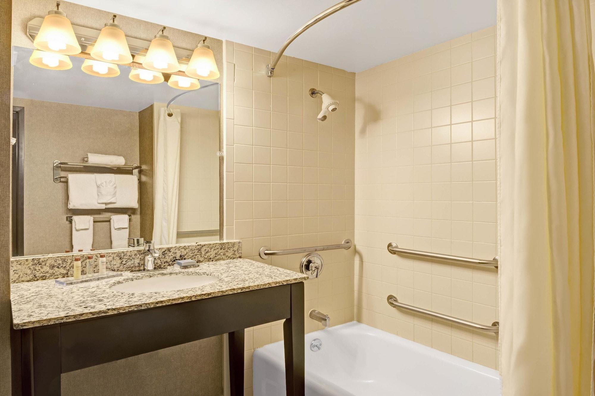 Wingate By Wyndham Cincinnati Blue Ash Exterior foto