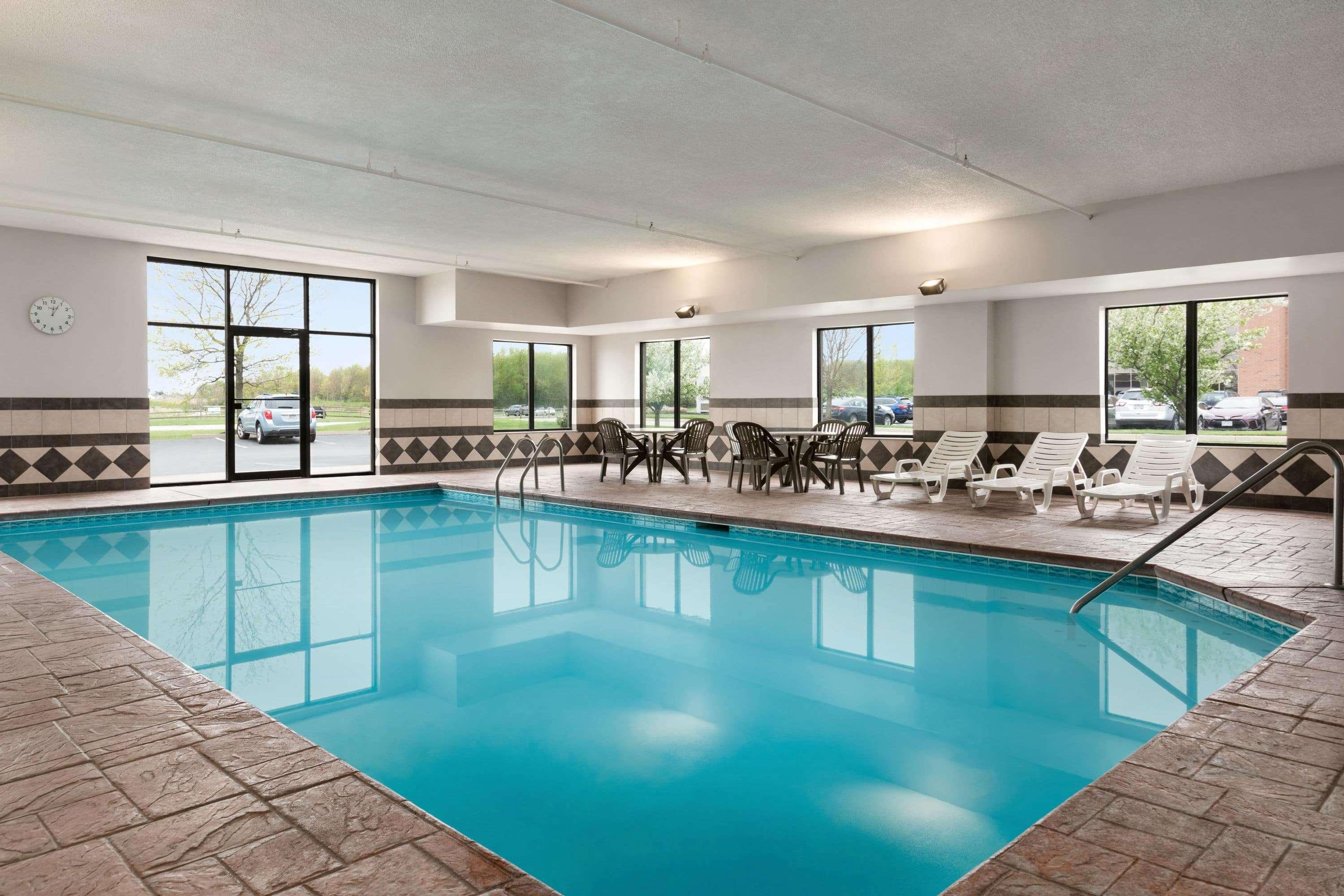 Wingate By Wyndham Cincinnati Blue Ash Exterior foto