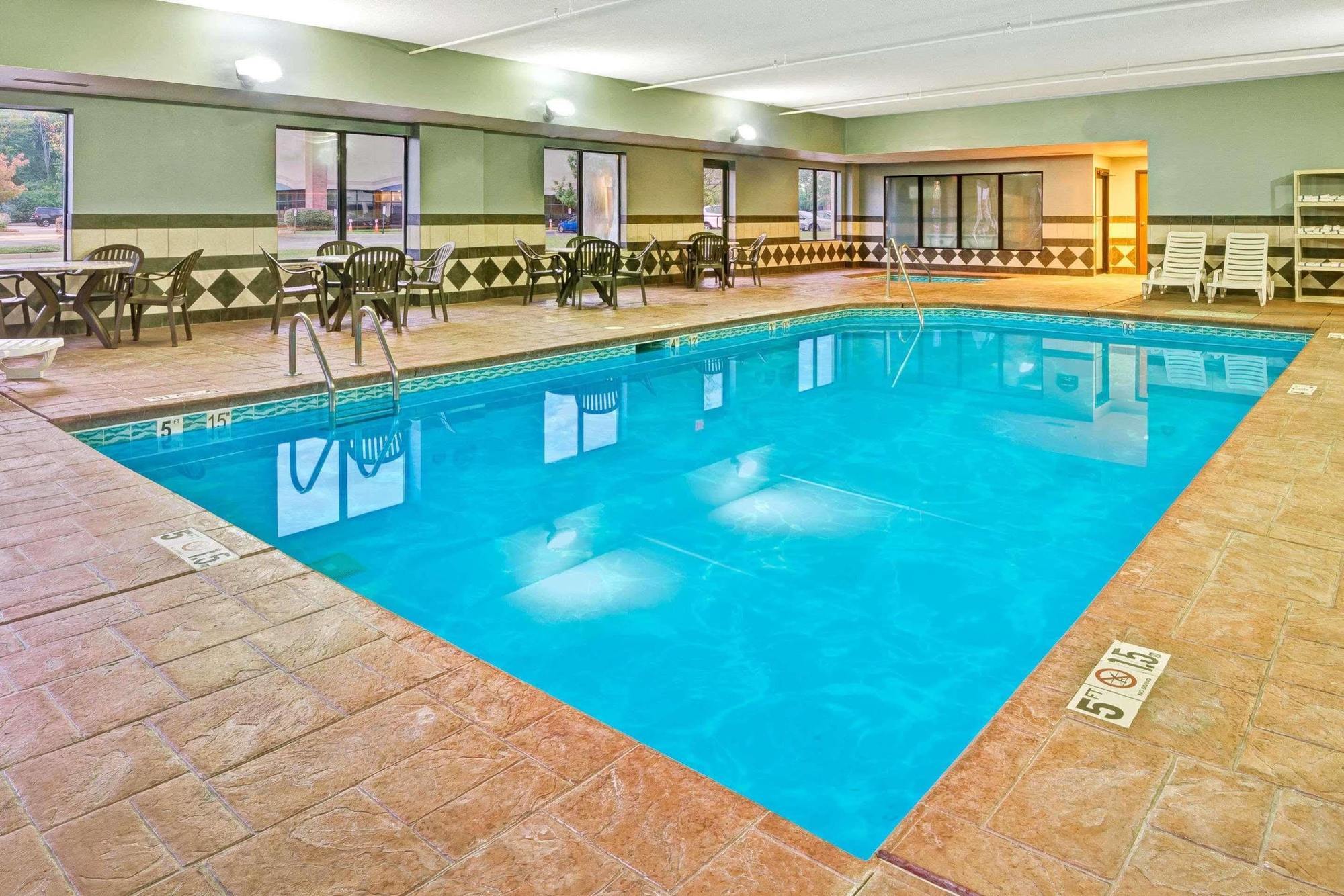 Wingate By Wyndham Cincinnati Blue Ash Exterior foto
