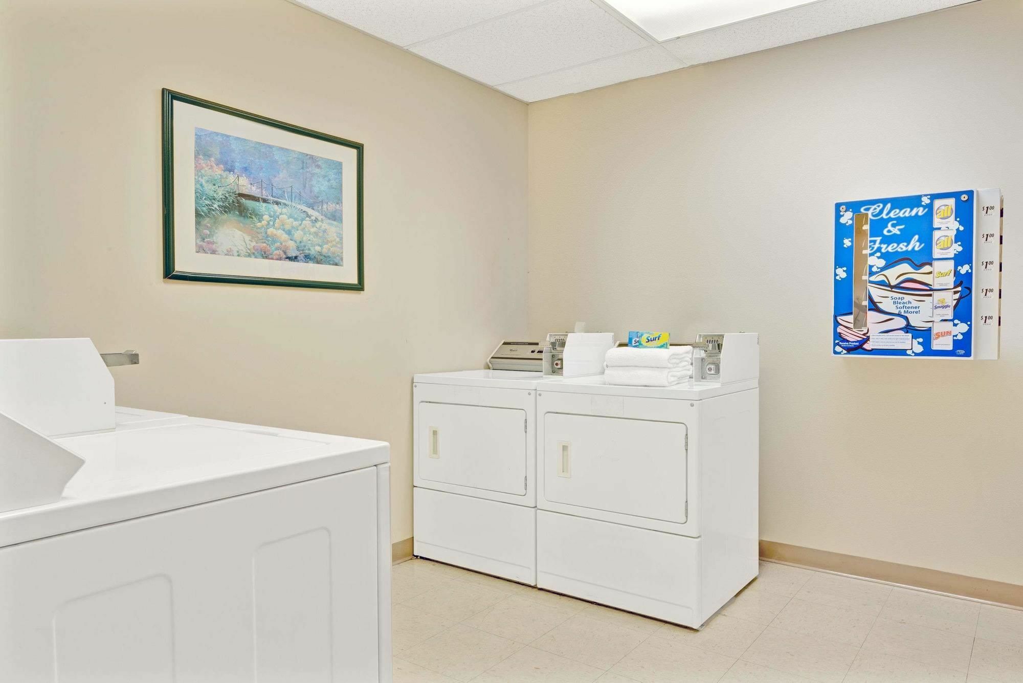 Wingate By Wyndham Cincinnati Blue Ash Exterior foto